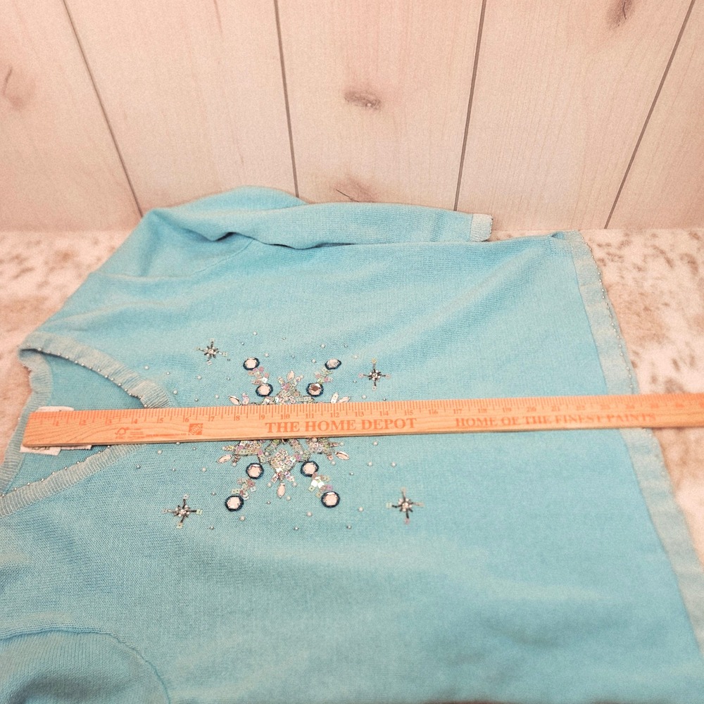 Quacker Factory Snowflake Blue V-Neck Sweater Large Beads Sequins Winter Holiday - Picture 10 of 14